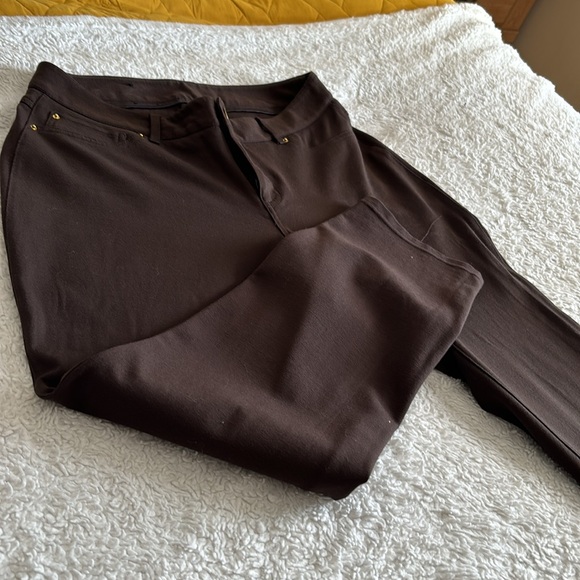 EUC INC Stetchy thick casual pants with gold accent, excellent quality! - Picture 3 of 13